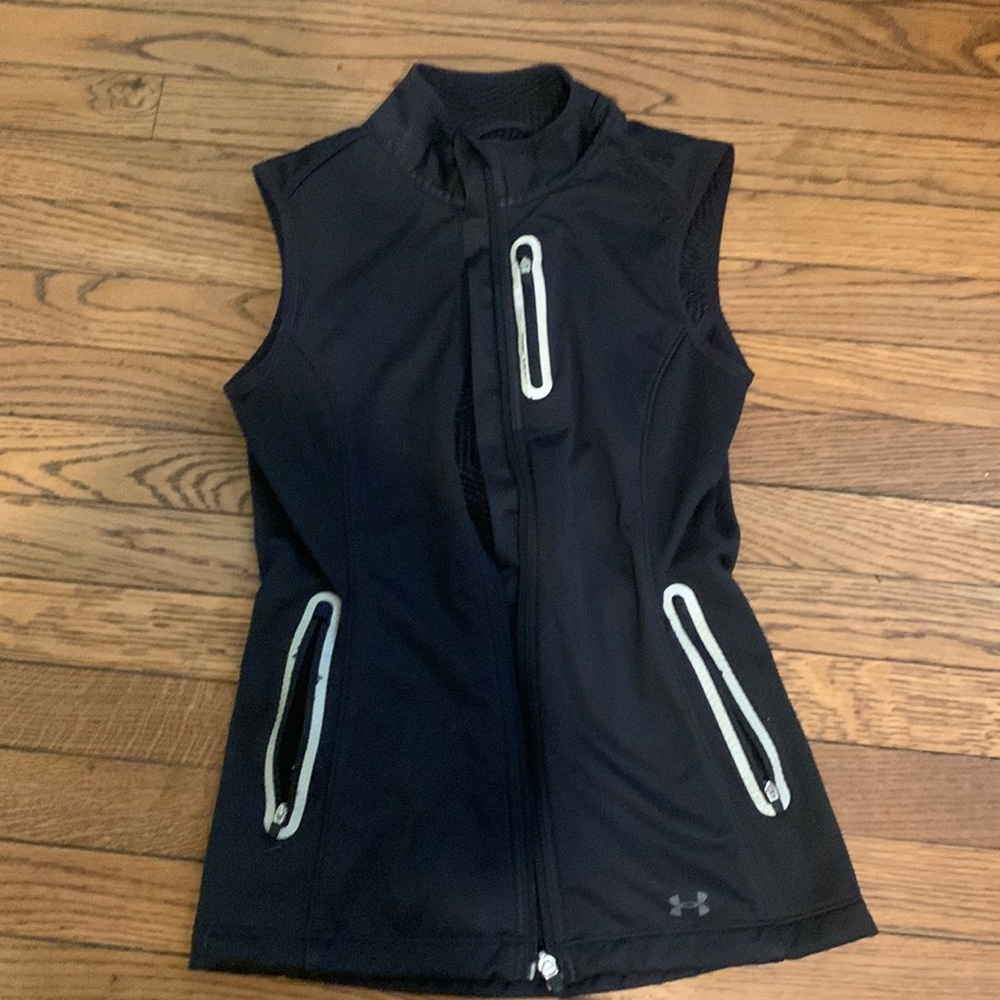 Fitted Under Armour Vest in black